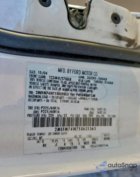 2005 Mercury Grand Marquis Gs z USA, uszkodzony, nr VIN 2MEFM74W75X625363